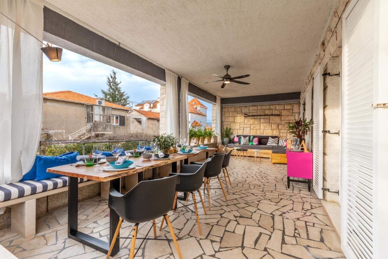 Apartment Lota With Heated Pool On Top Location Supetar Kültér fotó