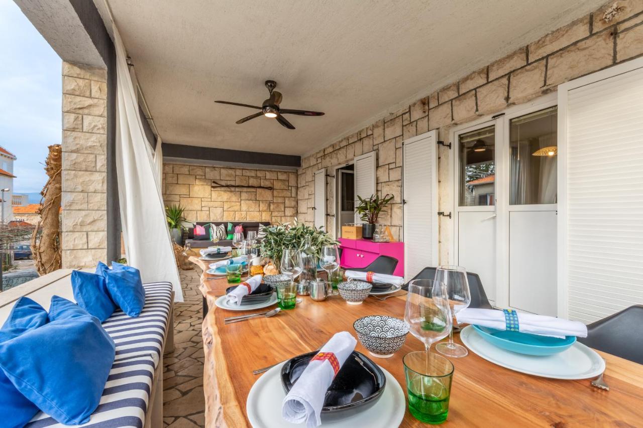 Apartment Lota With Heated Pool On Top Location Supetar Kültér fotó