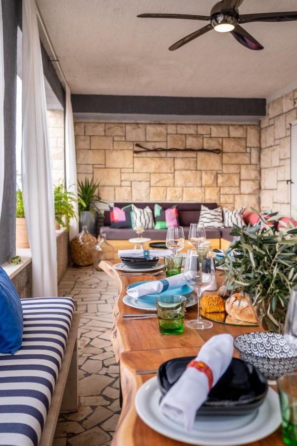 Apartment Lota With Heated Pool On Top Location Supetar Kültér fotó