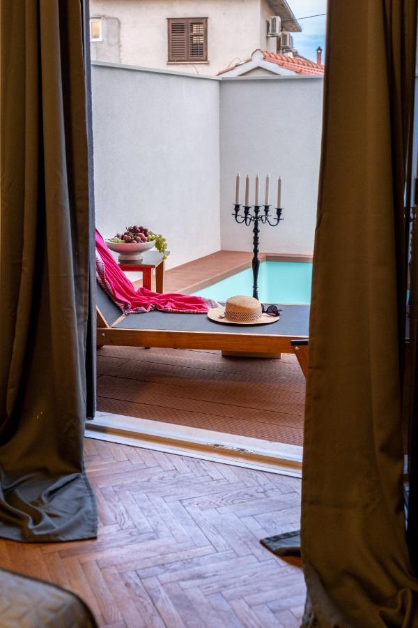 Apartment Lota With Heated Pool On Top Location Supetar Kültér fotó