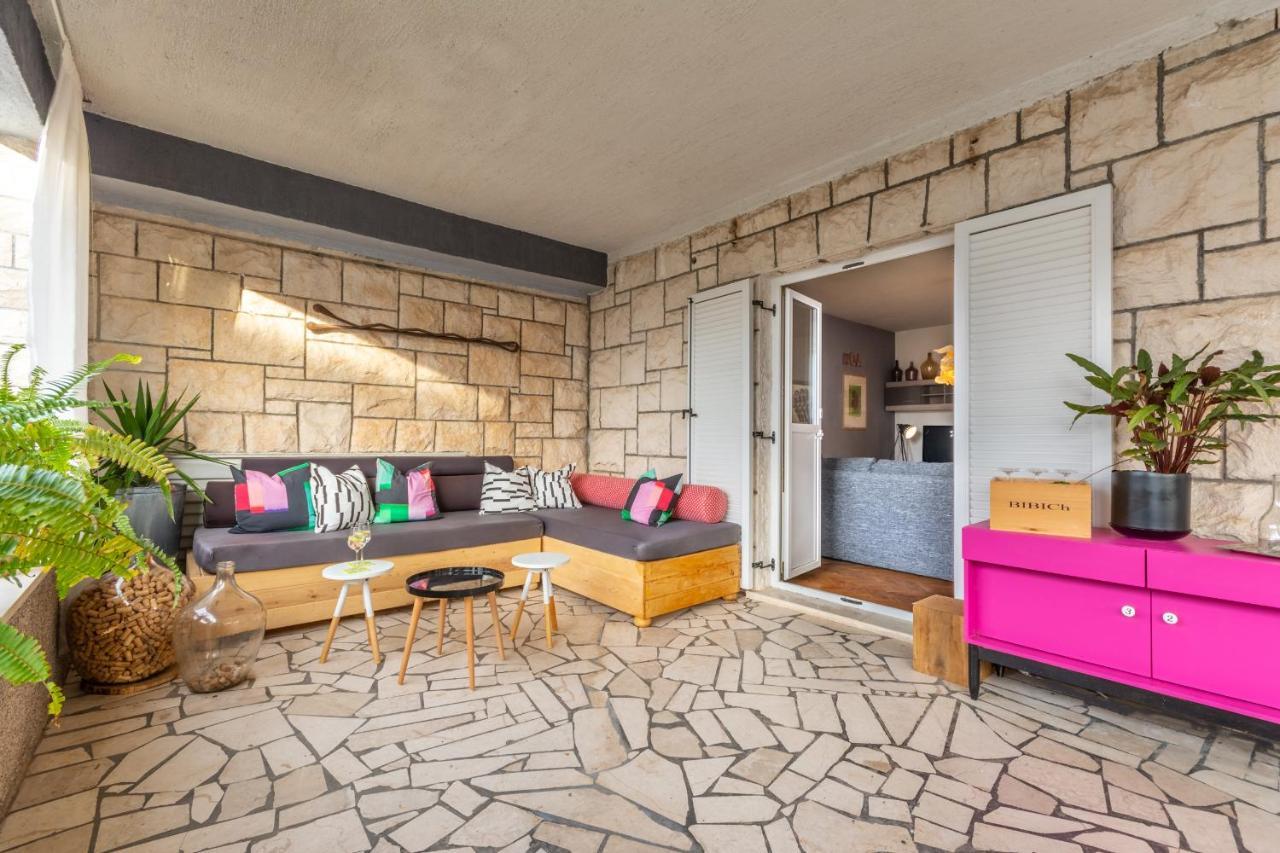 Apartment Lota With Heated Pool On Top Location Supetar Kültér fotó