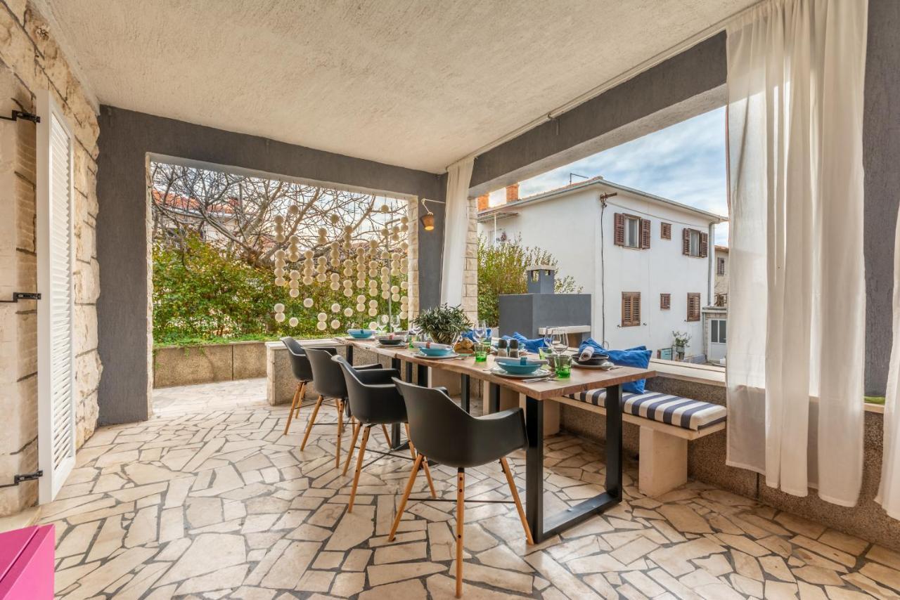 Apartment Lota With Heated Pool On Top Location Supetar Kültér fotó