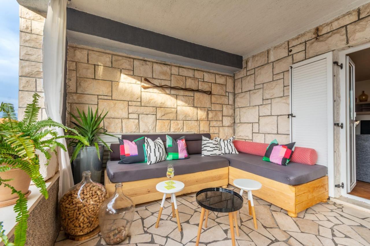 Apartment Lota With Heated Pool On Top Location Supetar Kültér fotó