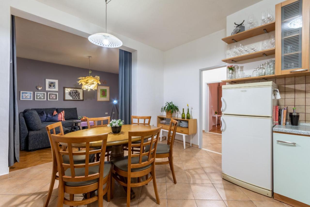 Apartment Lota With Heated Pool On Top Location Supetar Kültér fotó